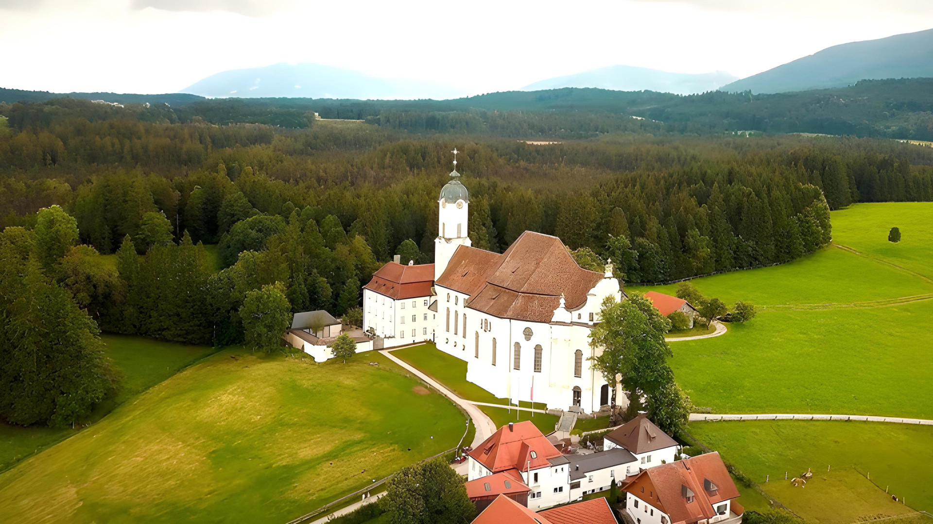 Hochamt zum Schutzengelfest mit Nachprimiz live aus der Wieskirche